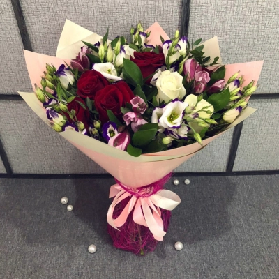 Букет из роз, эустом и альстромерий – гармония утонченности и свежести Белая Калитва Ростовская область