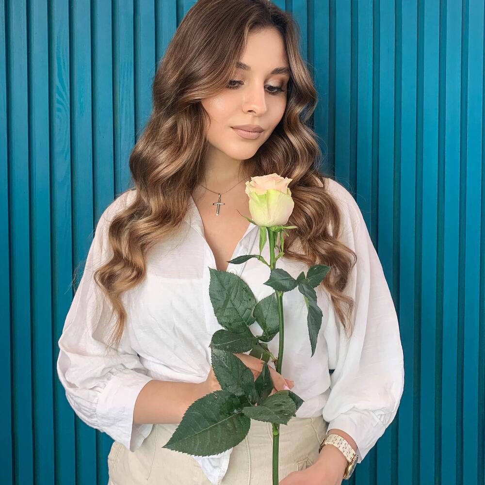 Комплимент из розовой эквадорской розы – минимализм роскоши Белая Калитва Ростовская область