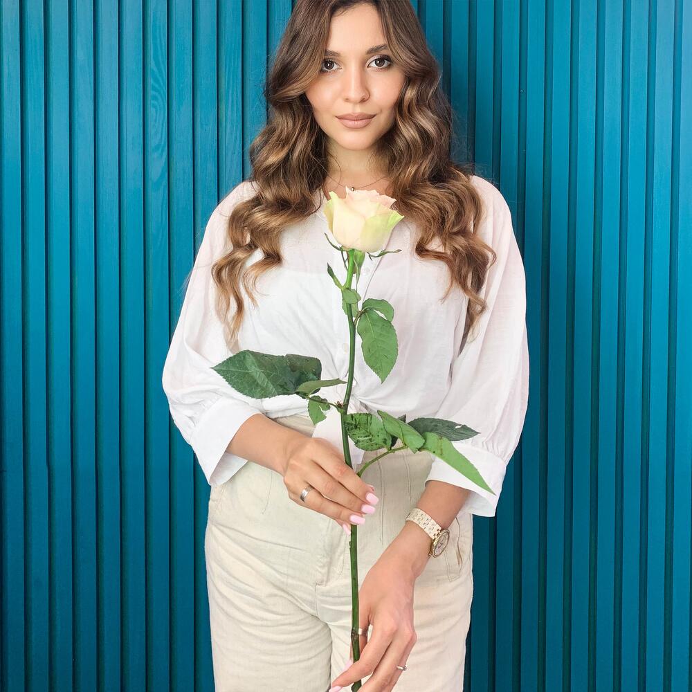 Комплимент из розовой эквадорской розы – минимализм роскоши Белая Калитва Ростовская область