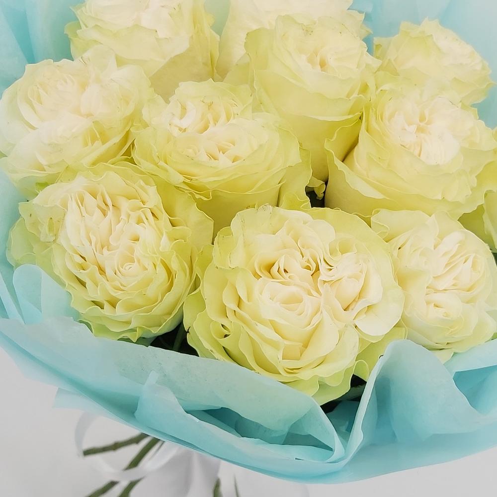 Букет «Кружевное облачко» – 11 белоснежных роз в нежной упаковке Белая Калитва Ростовская область